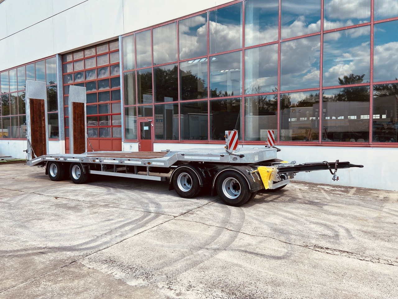 Möslein 4 Achs Tieflader- Anhänger, Neufahrzeug - Low loader trailer: picture 4 Möslein 4 Achs Tieflader- Anhänger, Neufahrzeug - Low loader trailer: picture 4