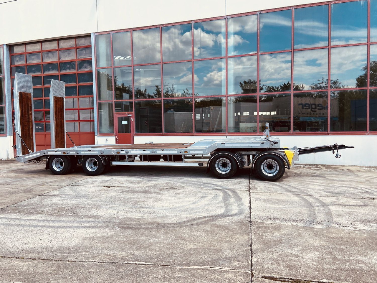 Möslein 4 Achs Tieflader- Anhänger, Neufahrzeug - Low loader trailer: picture 2 Möslein 4 Achs Tieflader- Anhänger, Neufahrzeug - Low loader trailer: picture 2