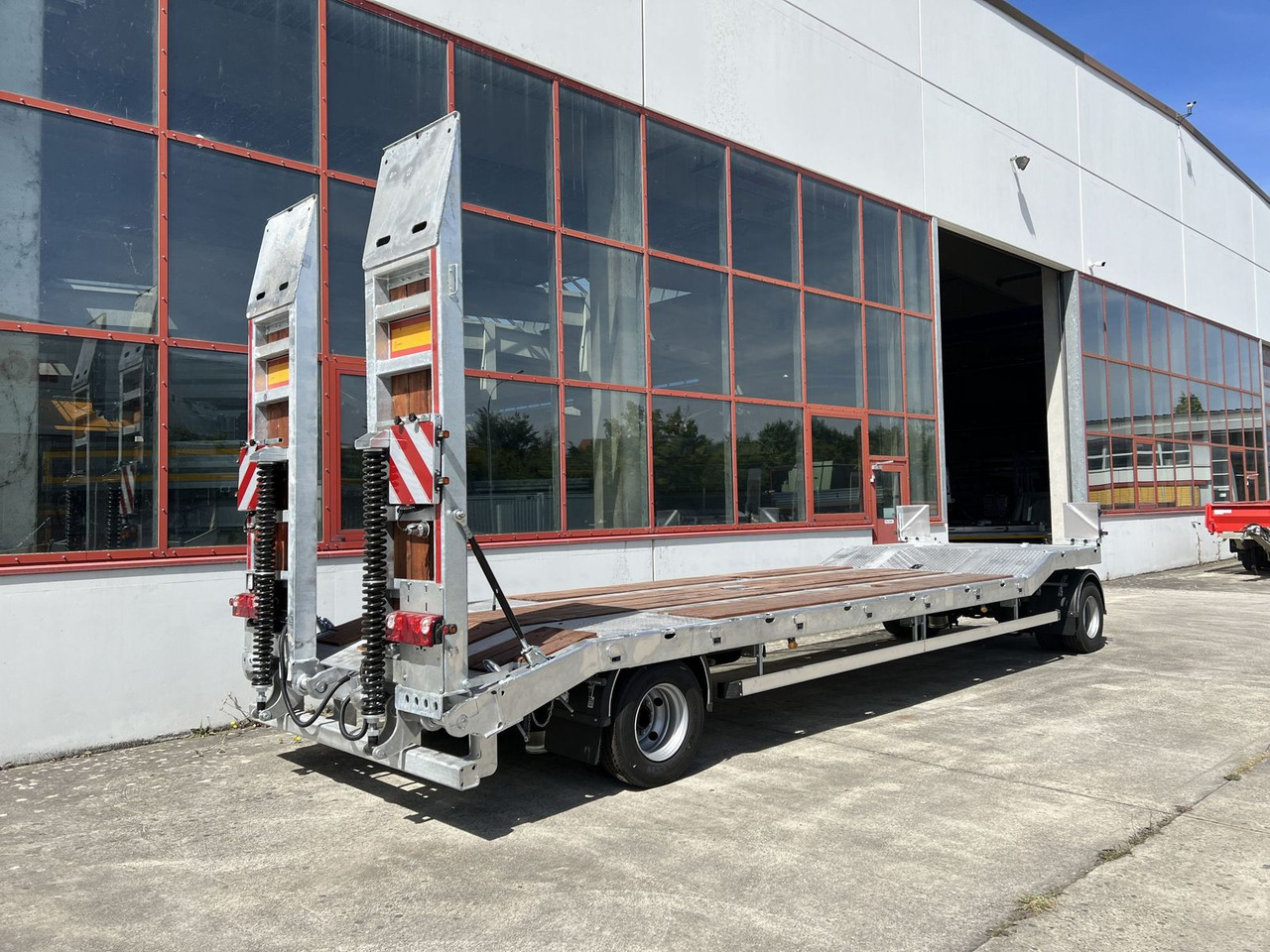 Möslein Neuer 2 Achs Tieflader- Anhänger, Verbreiterung - Low loader trailer: picture 2 Möslein Neuer 2 Achs Tieflader- Anhänger, Verbreiterung - Low loader trailer: picture 2