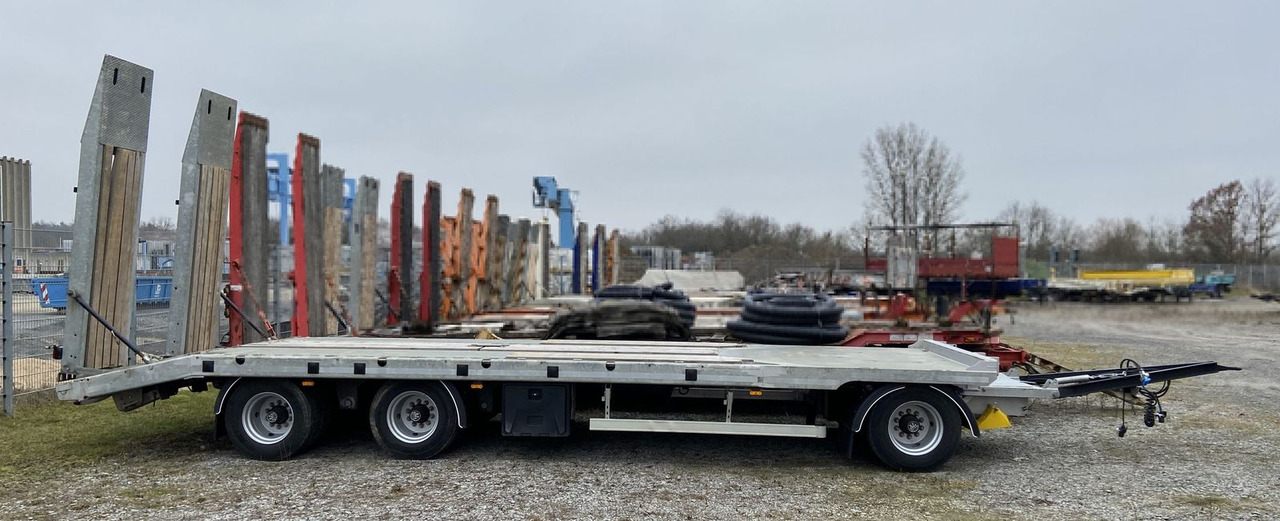 Möslein Neuwertig 3 Achs Tieflader 8,10 m Ladefläche - Low loader trailer: picture 2 Möslein Neuwertig 3 Achs Tieflader 8,10 m Ladefläche - Low loader trailer: picture 2