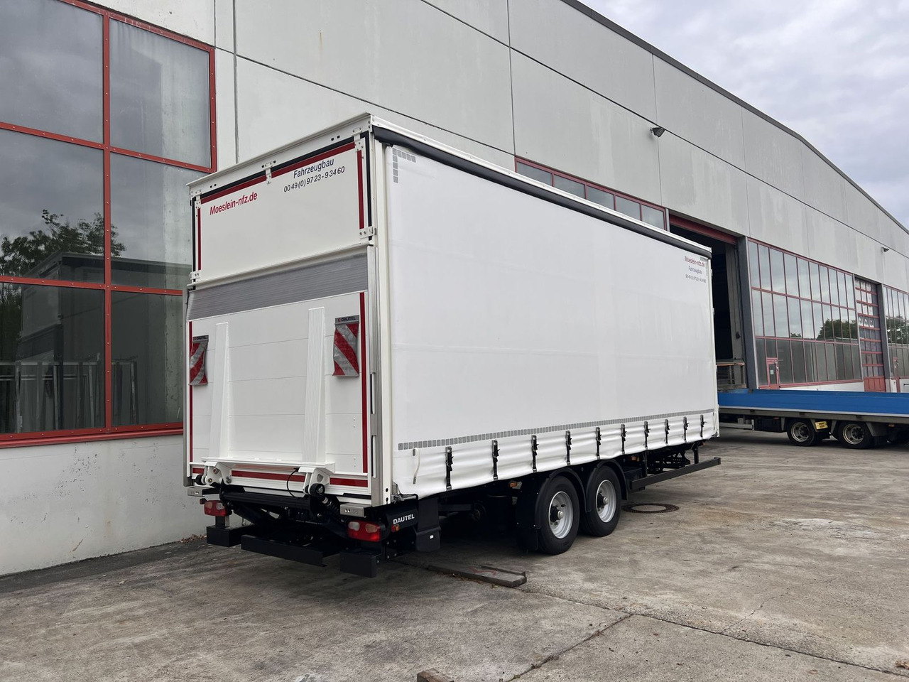 Möslein Planenanhänger, Ladebordwand + Durchladbar neuw - Curtainsider truck: picture 2 Möslein Planenanhänger, Ladebordwand + Durchladbar neuw - Curtainsider truck: picture 2