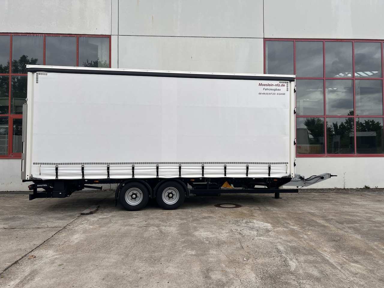 Möslein Planenanhänger, Ladebordwand + Durchladbar neuw - Curtainsider truck: picture 1 Möslein Planenanhänger, Ladebordwand + Durchladbar neuw - Curtainsider truck: picture 1