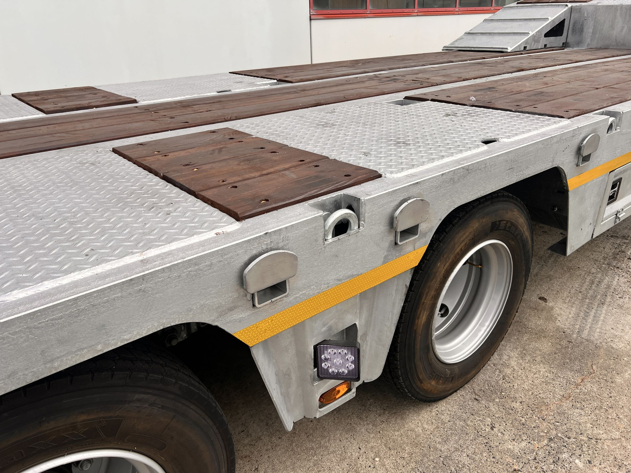 Möslein ST 3  3 Achs Satteltieflader neu - Low loader semi-trailer: picture 2 Möslein ST 3  3 Achs Satteltieflader neu - Low loader semi-trailer: picture 2