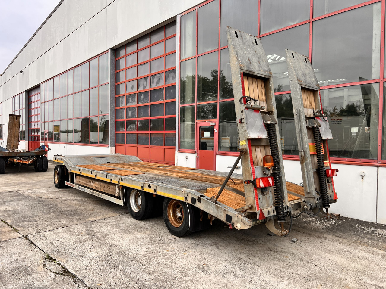 Möslein TF3 Schwebheim 3 Achs Tiefladeranhänger - Low loader trailer: picture 3 Möslein TF3 Schwebheim 3 Achs Tiefladeranhänger - Low loader trailer: picture 3