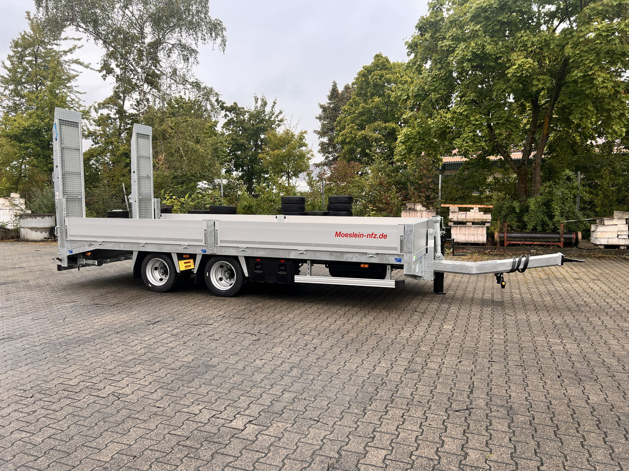 Möslein TT 14 14,4 t TandemtiefladerNeufahrzeug - Low loader trailer: picture 1 Möslein TT 14 14,4 t TandemtiefladerNeufahrzeug - Low loader trailer: picture 1