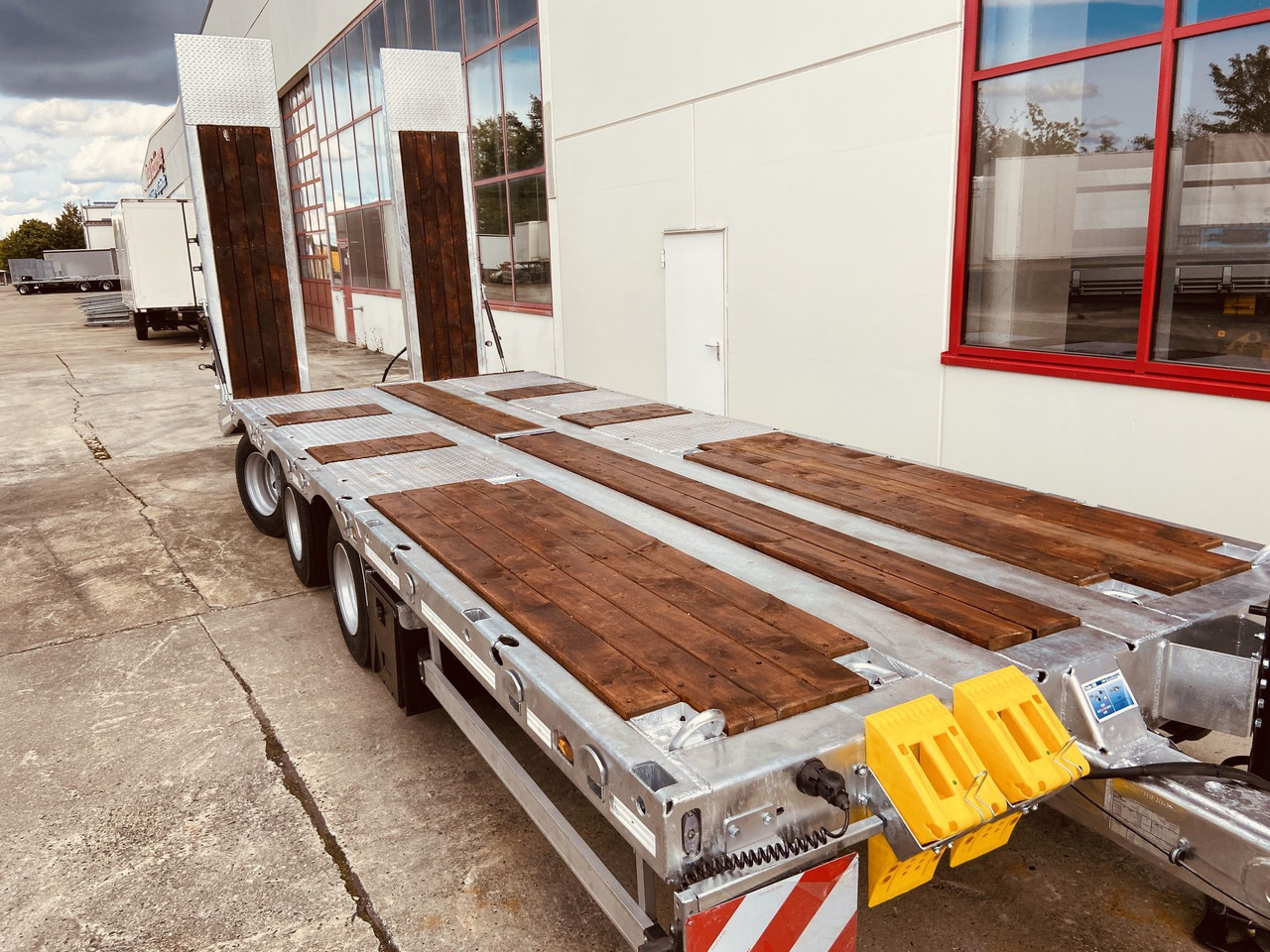 Möslein TT 31 31 t Tridem- Tieflader 3 Achs, 8 m LadeflächeNeufahrzeug - Low loader trailer: picture 3 Möslein TT 31 31 t Tridem- Tieflader 3 Achs, 8 m LadeflächeNeufahrzeug - Low loader trailer: picture 3