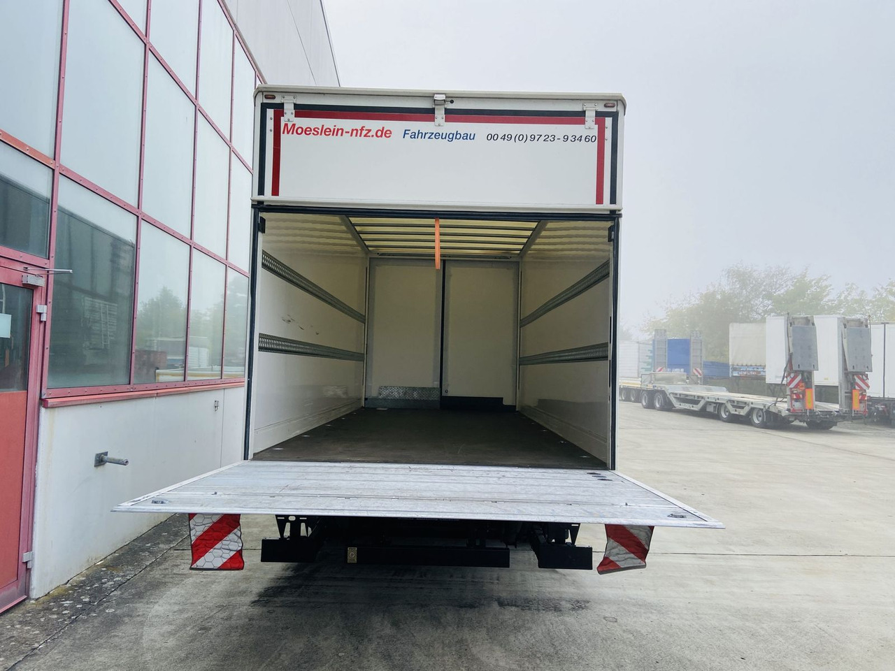 Möslein Tandem Koffer, Ladebordwand 1,5 t + Durchladbar - Closed box trailer: picture 4 Möslein Tandem Koffer, Ladebordwand 1,5 t + Durchladbar - Closed box trailer: picture 4