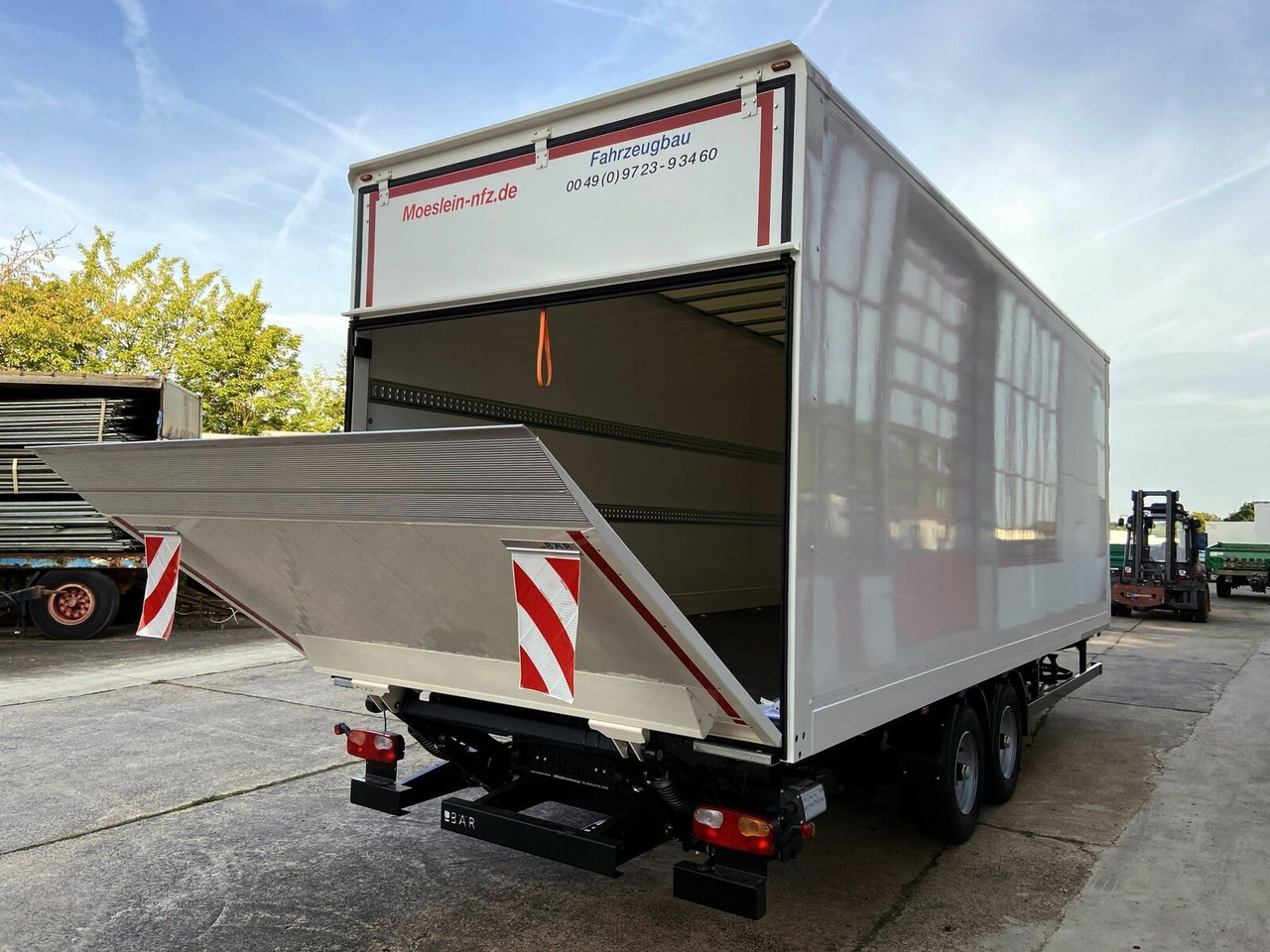 Möslein Tandem Koffer, Ladebordwand 1,5 t + Durchladbar - Closed box trailer: picture 2 Möslein Tandem Koffer, Ladebordwand 1,5 t + Durchladbar - Closed box trailer: picture 2