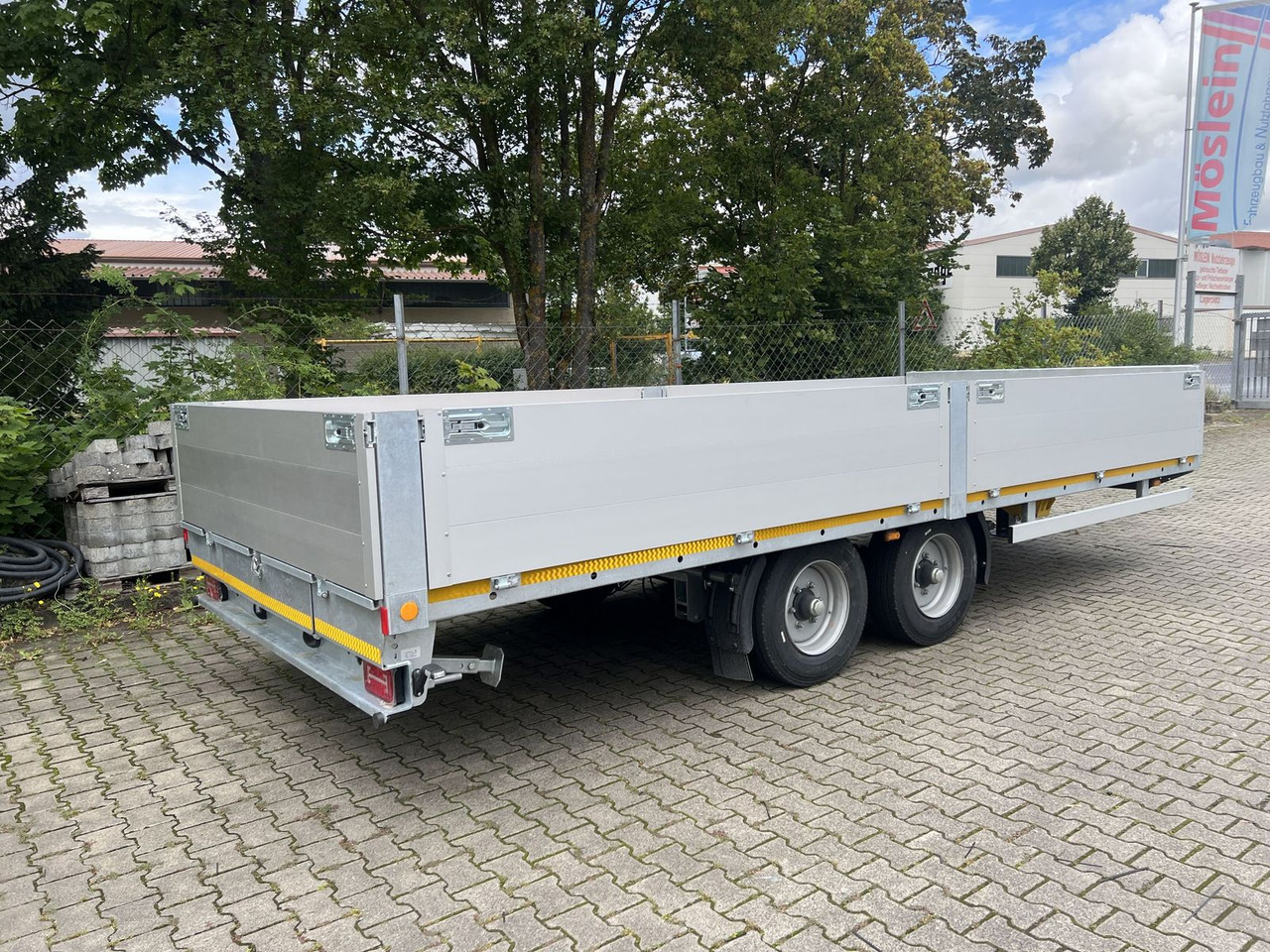 Möslein Tandem Pritsche- Tieflader mit Rungentaschen - Low loader trailer: picture 5 Möslein Tandem Pritsche- Tieflader mit Rungentaschen - Low loader trailer: picture 5