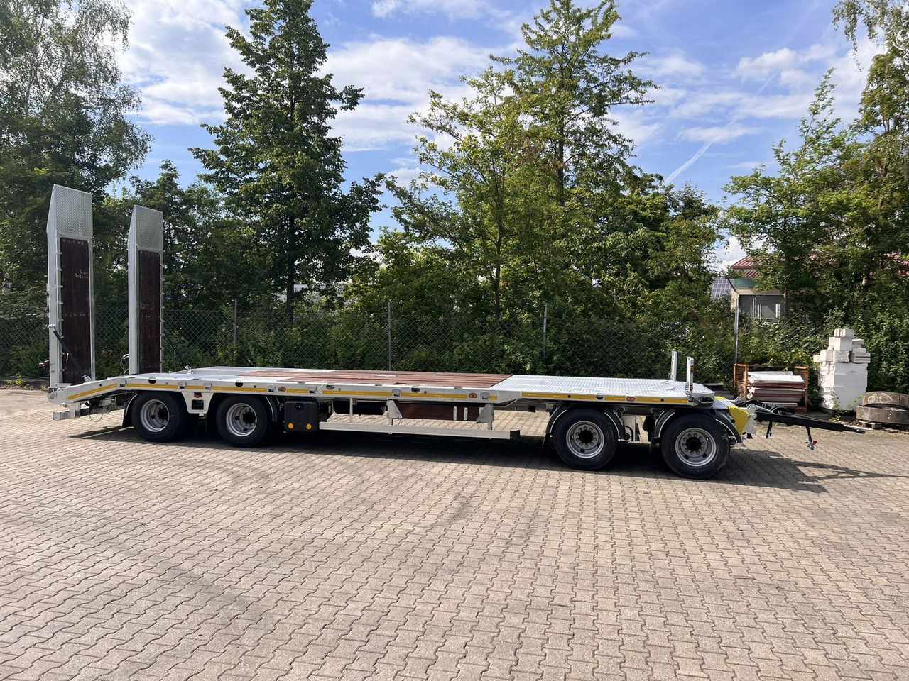 Möslein neuer 4 Achs Tieflader gerade hydraulischen Ram - Low loader trailer: picture 1 Möslein neuer 4 Achs Tieflader gerade hydraulischen Ram - Low loader trailer: picture 1
