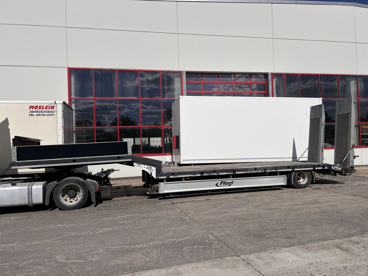 Müller Mitteltal T 1 Achs Satteltieflader - Low loader semi-trailer: picture 4 Müller Mitteltal T 1 Achs Satteltieflader - Low loader semi-trailer: picture 4