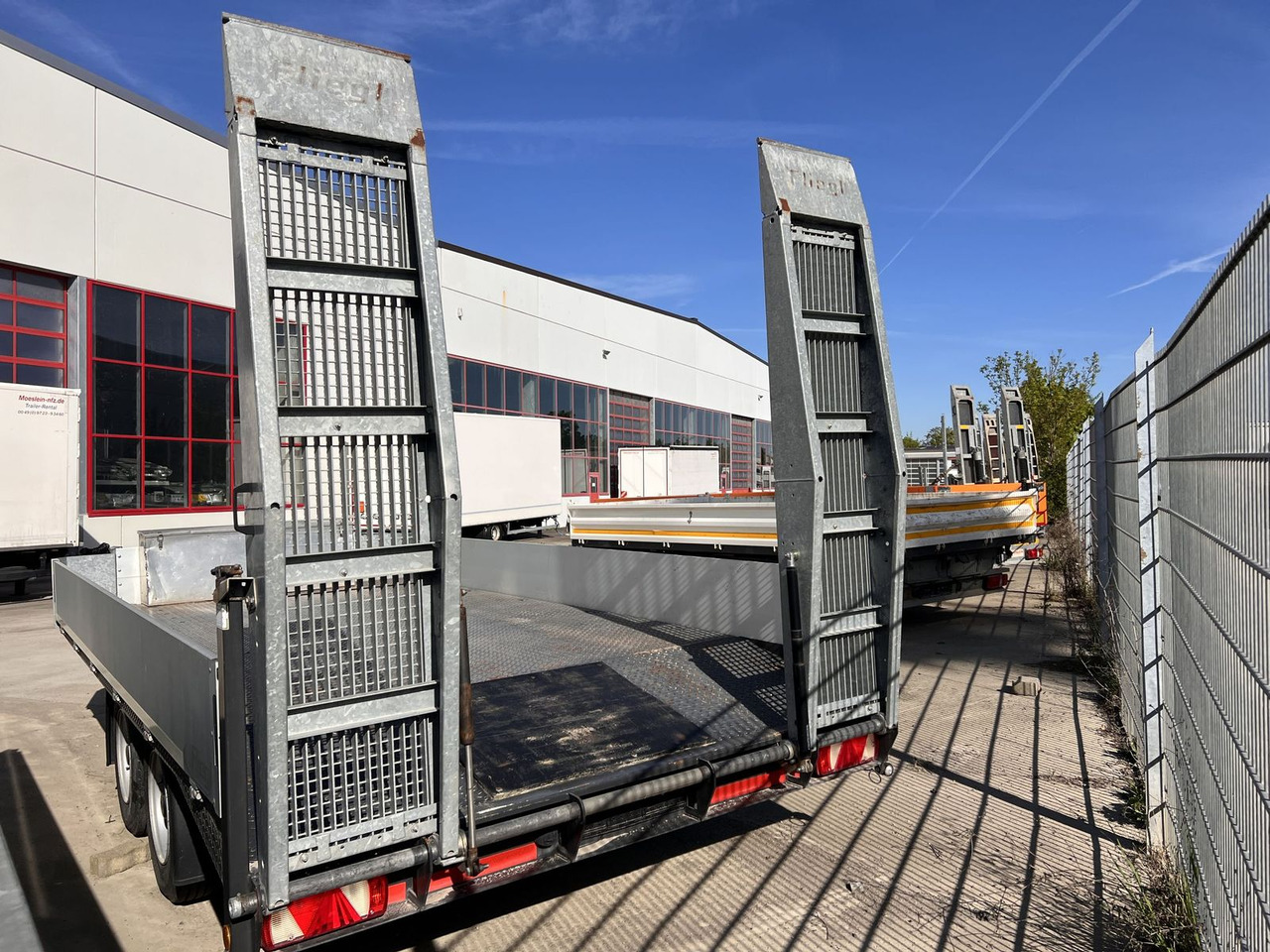 Tandemtieflader, wenig Benutzt - Low loader trailer: picture 4 Tandemtieflader, wenig Benutzt - Low loader trailer: picture 4