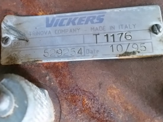 CASE 1188 (VÁLVULA DE DISTRIBUCIÓN DE GIRO) - Hydraulic valve for Construction machinery: picture 3 CASE 1188 (VÁLVULA DE DISTRIBUCIÓN DE GIRO) - Hydraulic valve for Construction machinery: picture 3