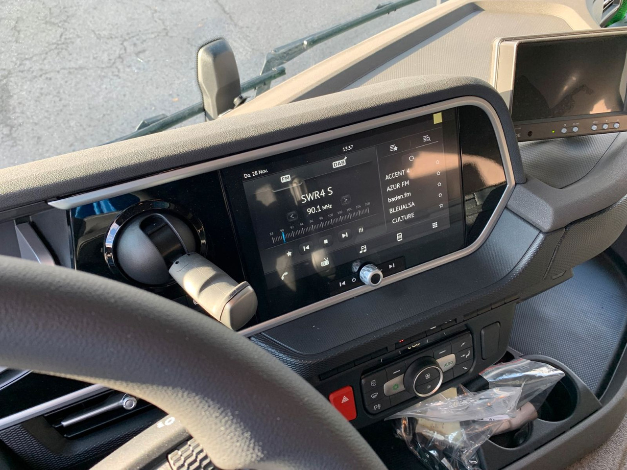 Beverage truck DAF FA XD 370 zikun Swing-Board-Aufbau: picture 20