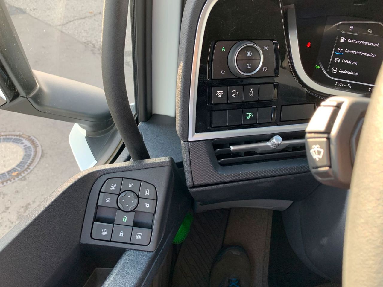 Beverage truck DAF FA XD 370 zikun Swing-Board-Aufbau: picture 18