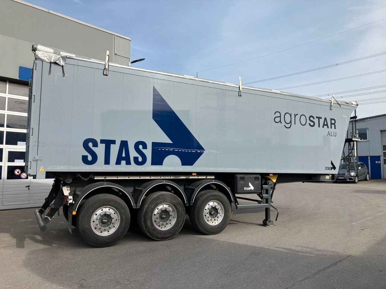 Stas AgroStar 47,3 cbm Alu-Kippsattelauflieger - Tipper semi-trailer: picture 5 Stas AgroStar 47,3 cbm Alu-Kippsattelauflieger - Tipper semi-trailer: picture 5