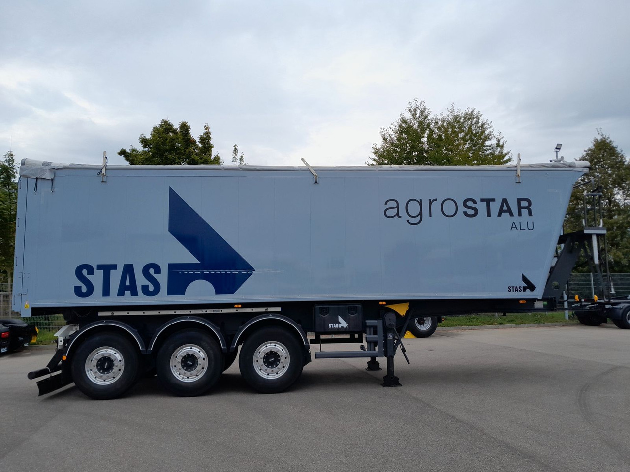 Stas AgroStar 47,3 cbm Alu-Kippsattelauflieger - Tipper semi-trailer: picture 4 Stas AgroStar 47,3 cbm Alu-Kippsattelauflieger - Tipper semi-trailer: picture 4