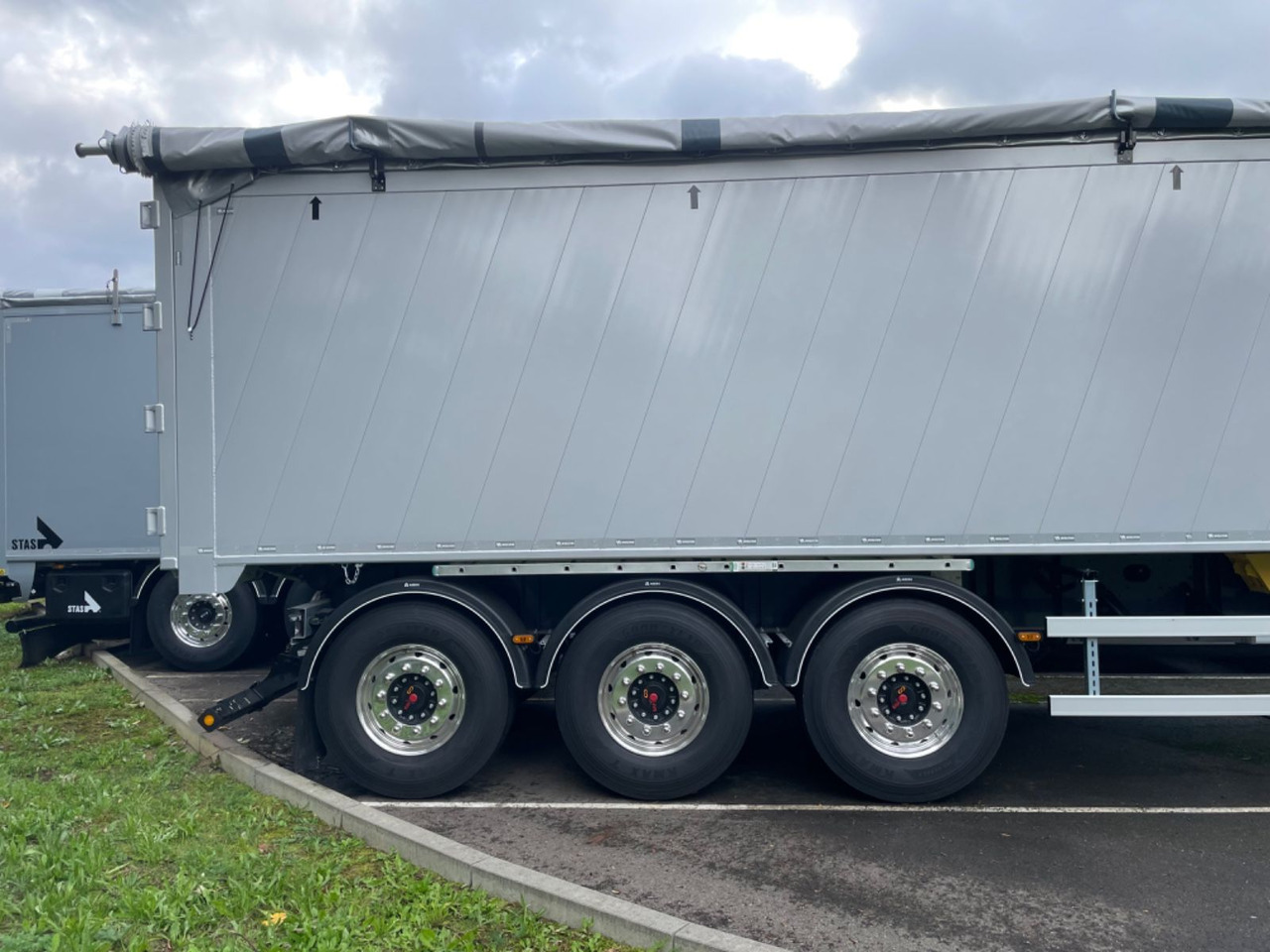 Wielton Bulk Master 51 cbm 3-Achs Alukipper Wielton Bulk Master 51 cbm 3-Achs Alukipper - Tipper semi-trailer: picture 4 Wielton Bulk Master 51 cbm 3-Achs Alukipper Wielton Bulk Master 51 cbm 3-Achs Alukipper - Tipper semi-trailer: picture 4
