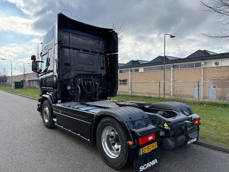 Scania R410 2014 euro 6 black beauty ! met koppeling !!! - Tractor unit: picture 4 Scania R410 2014 euro 6 black beauty ! met koppeling !!! - Tractor unit: picture 4
