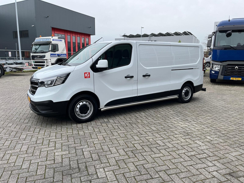 Renault Trafic E-Tech Red L2 H1, Nieuwstaat/New condition, Lees omschrijving/Read description - Small van, Electric van: picture 3 Renault Trafic E-Tech Red L2 H1, Nieuwstaat/New condition, Lees omschrijving/Read description - Small van, Electric van: picture 3