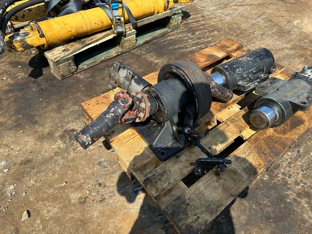 CAT 214 B FT gearbox - Wheel excavator: picture 2 CAT 214 B FT gearbox - Wheel excavator: picture 2