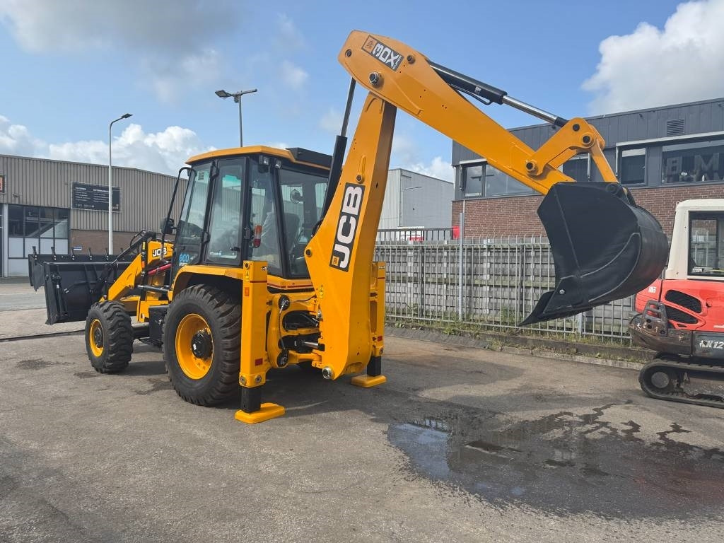 JCB 3dx 6 in 1 bucket ( UNUSED ) - Backhoe loader: picture 3 JCB 3dx 6 in 1 bucket ( UNUSED ) - Backhoe loader: picture 3