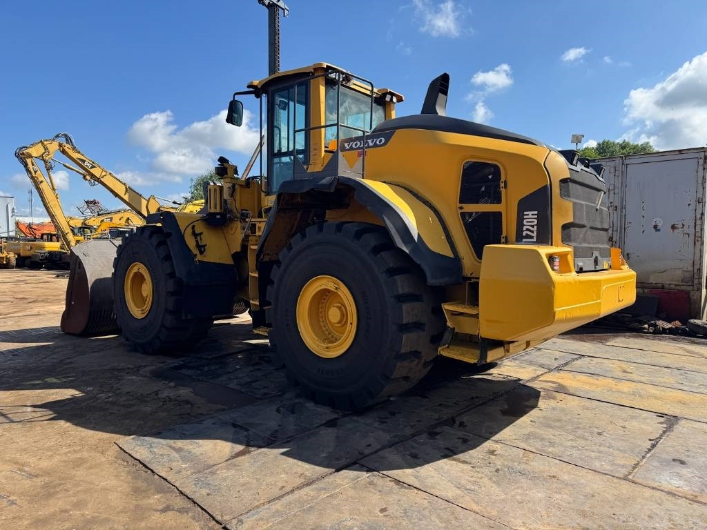 Volvo L 220 H ( WITH NEW TYRES ) - Wheel loader: picture 3 Volvo L 220 H ( WITH NEW TYRES ) - Wheel loader: picture 3
