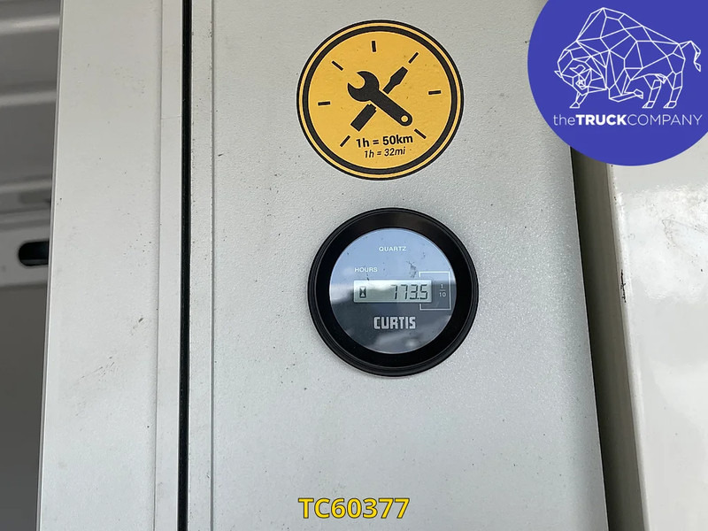 Renault Master NACELLE FOURGON - Van: picture 2 Renault Master NACELLE FOURGON - Van: picture 2