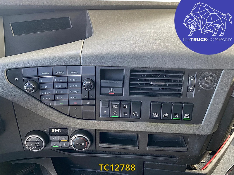 Curtainsider truck Volvo FH 500: picture 17