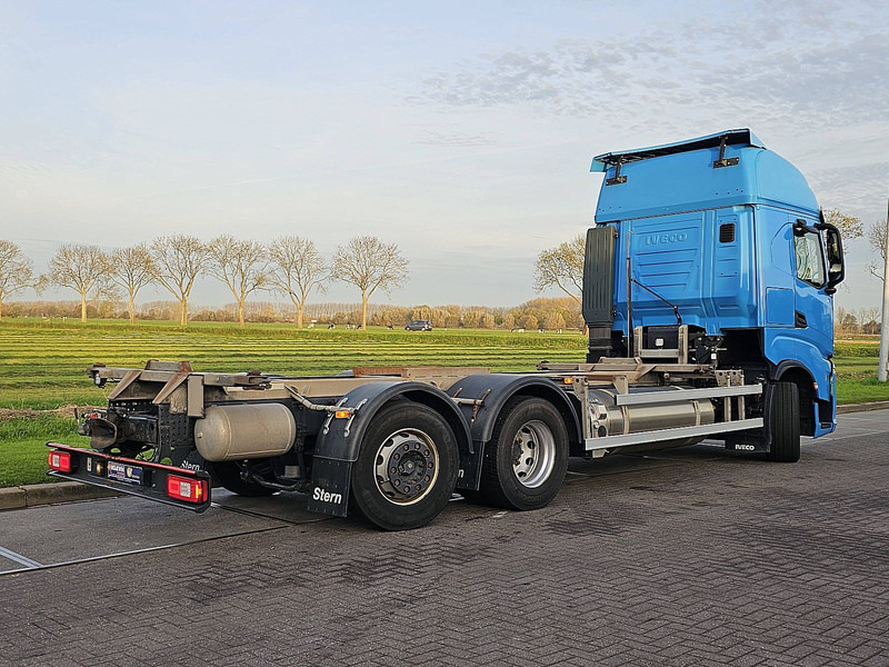 Iveco S-WAY AS260S46 6x2*4 LNG GAS - Container transporter/ Swap body truck: picture 3 Iveco S-WAY AS260S46 6x2*4 LNG GAS - Container transporter/ Swap body truck: picture 3