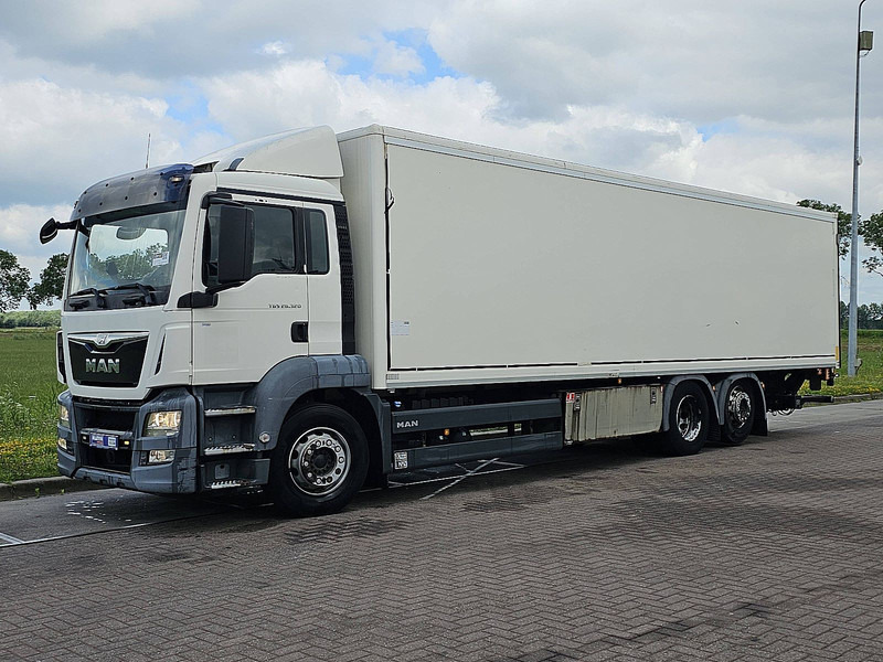 MAN 26.320 TGS 6X2-4 LL TAILLIFT - Box truck: picture 2 MAN 26.320 TGS 6X2-4 LL TAILLIFT - Box truck: picture 2