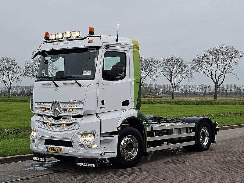 Mercedes-Benz ACTROS 2133 MP5 - Cab chassis truck: picture 2 Mercedes-Benz ACTROS 2133 MP5 - Cab chassis truck: picture 2