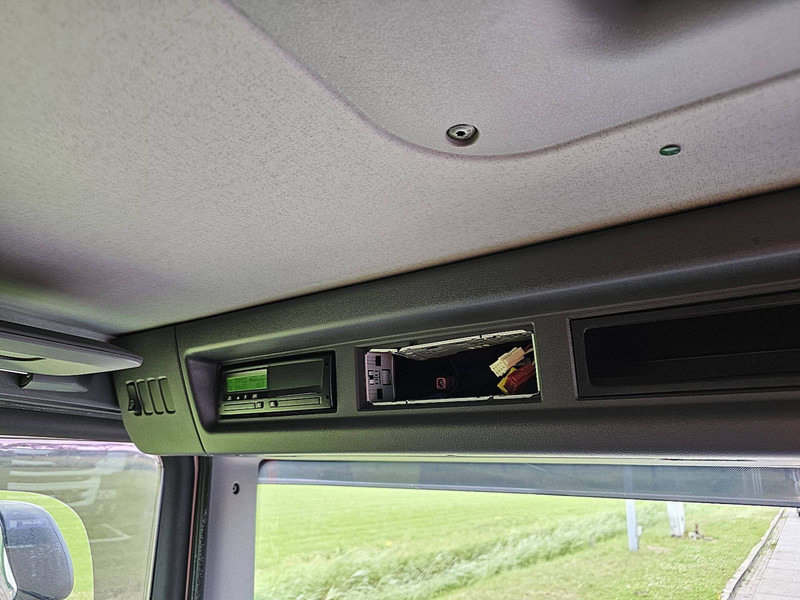 Curtainsider truck Scania P320: picture 9