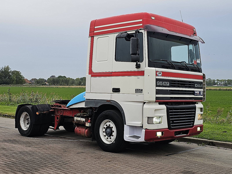 DAF XF 95.380 SPACECAB EURO 2 - Tractor unit: picture 5 DAF XF 95.380 SPACECAB EURO 2 - Tractor unit: picture 5