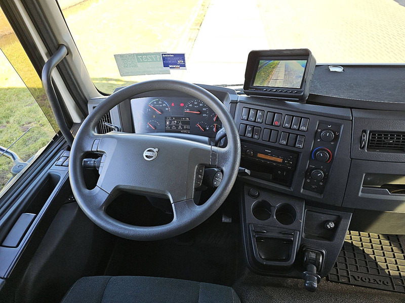 Interior photo 1: Leasing of Volvo FL 220.12 AIRCO LIFT SIDE DOOR Volvo FL 220.12 AIRCO LIFT SIDE DOOR