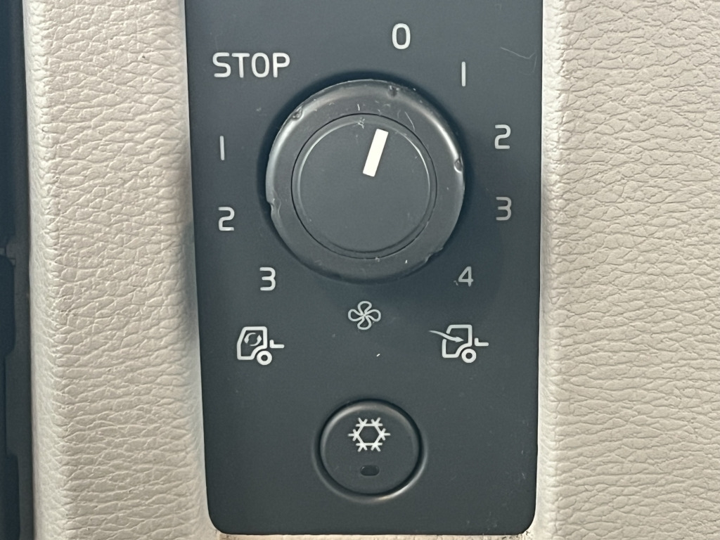 Volvo FL 260 7,2m LBW Klima Tempomat AHK Orig. 125'km - Curtainsider truck: picture 2 Volvo FL 260 7,2m LBW Klima Tempomat AHK Orig. 125'km - Curtainsider truck: picture 2