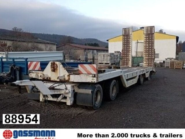 AT 400, Verbr. auf 3m, Radmulden, hydr. Rampen - Low loader trailer: picture 1 AT 400, Verbr. auf 3m, Radmulden, hydr. Rampen - Low loader trailer: picture 1