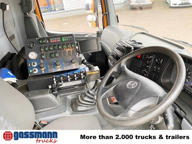 Mercedes-Benz Atego 1324 4x2, Kehrmaschine Explorer 8 - Road sweeper: picture 2 Mercedes-Benz Atego 1324 4x2, Kehrmaschine Explorer 8 - Road sweeper: picture 2