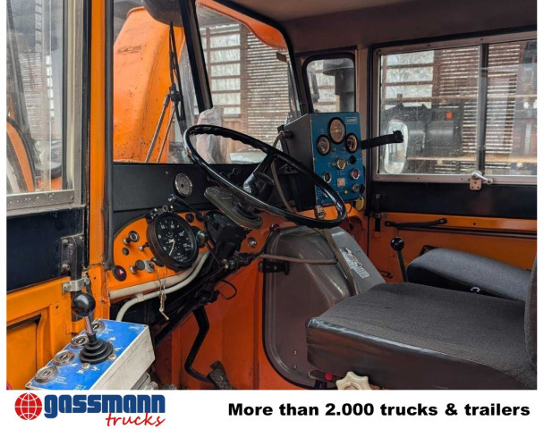 Unimog U52 411 4x4, Schmidt Schneefräse mit - Van: picture 4 Unimog U52 411 4x4, Schmidt Schneefräse mit - Van: picture 4