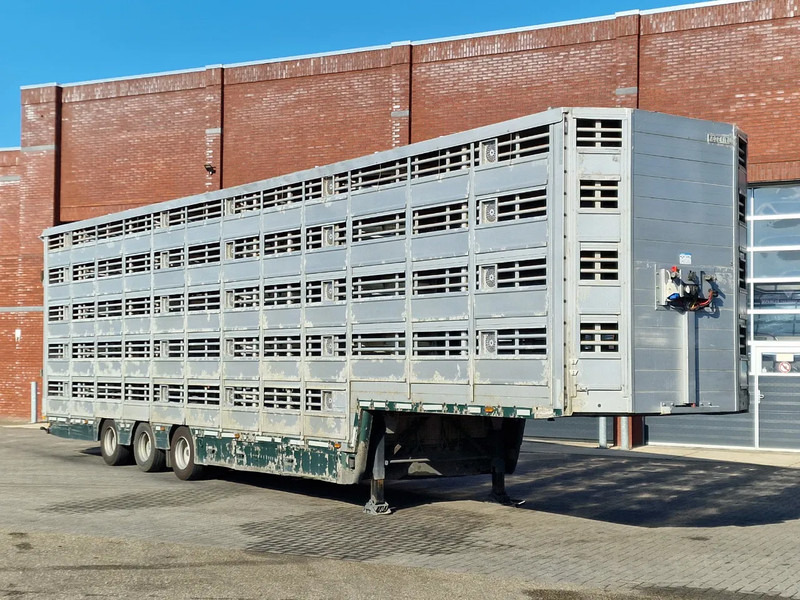 Pezzaioli 5 deck livestock trailer - Water & Ventilation - Loadlift - Folding floors - BPW Axle - 155M3 - Livestock semi-trailer: picture 4 Pezzaioli 5 deck livestock trailer - Water & Ventilation - Loadlift - Folding floors - BPW Axle - 155M3 - Livestock semi-trailer: picture 4