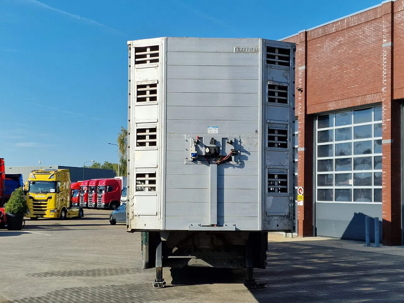 Pezzaioli 5 deck livestock trailer - Water & Ventilation - Loadlift - Folding floors - BPW Axle - 155M3 - Livestock semi-trailer: picture 5 Pezzaioli 5 deck livestock trailer - Water & Ventilation - Loadlift - Folding floors - BPW Axle - 155M3 - Livestock semi-trailer: picture 5