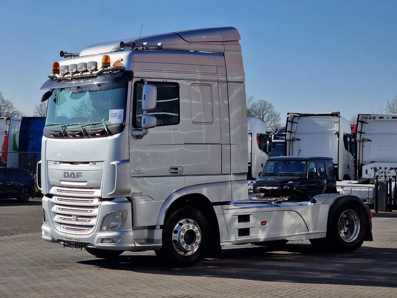 DAF XF 440 SpaceCab 4x2 - Full spoiler - Alloy wheels - Air horn - Light bar - Tractor unit: picture 3 DAF XF 440 SpaceCab 4x2 - Full spoiler - Alloy wheels - Air horn - Light bar - Tractor unit: picture 3
