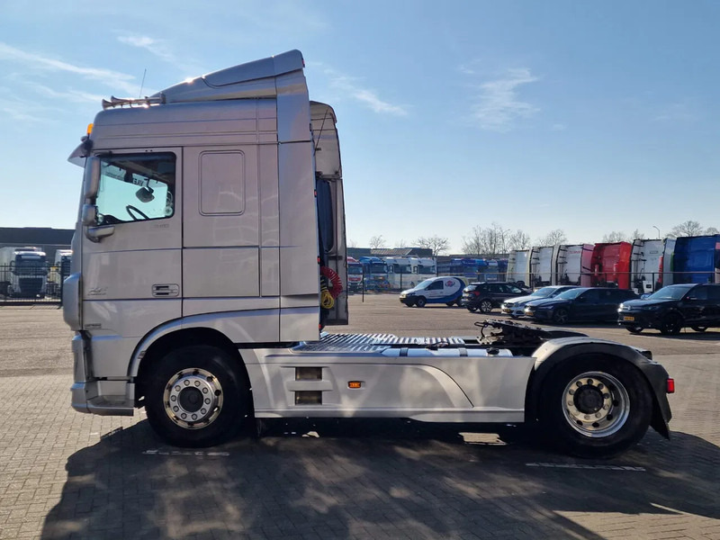 DAF XF 440 SpaceCab 4x2 - Full spoiler - Alloy wheels - Air horn - Light bar - Tractor unit: picture 4 DAF XF 440 SpaceCab 4x2 - Full spoiler - Alloy wheels - Air horn - Light bar - Tractor unit: picture 4