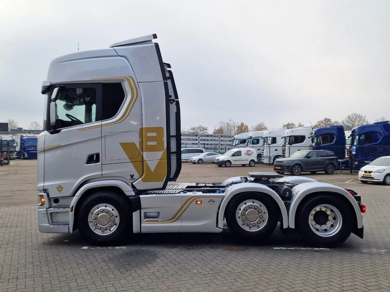 Scania 660S V8 NGS Highline 6x2/4 - New - Full spec - Retarder - Night clima - Led - Leather - Navi - Tractor unit: picture 4 Scania 660S V8 NGS Highline 6x2/4 - New - Full spec - Retarder - Night clima - Led - Leather - Navi - Tractor unit: picture 4