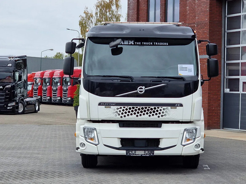 Volvo FE 6x2*4 - Electric - Demo - 32Tkm - Loading ramps - Winch - Elektrisch - Autotransporter truck, Electric truck: picture 3 Volvo FE 6x2*4 - Electric - Demo - 32Tkm - Loading ramps - Winch - Elektrisch - Autotransporter truck, Electric truck: picture 3
