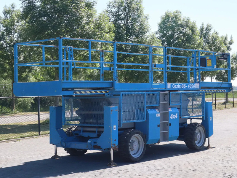 Genie GS-4390 RT | 15 METER | 680 KG - Scissor lift: picture 5 Genie GS-4390 RT | 15 METER | 680 KG - Scissor lift: picture 5