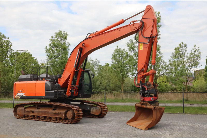 Hitachi ZX300 LC-6 | ROTOTILT | BUCKET | GPS - Crawler excavator: picture 5 Hitachi ZX300 LC-6 | ROTOTILT | BUCKET | GPS - Crawler excavator: picture 5