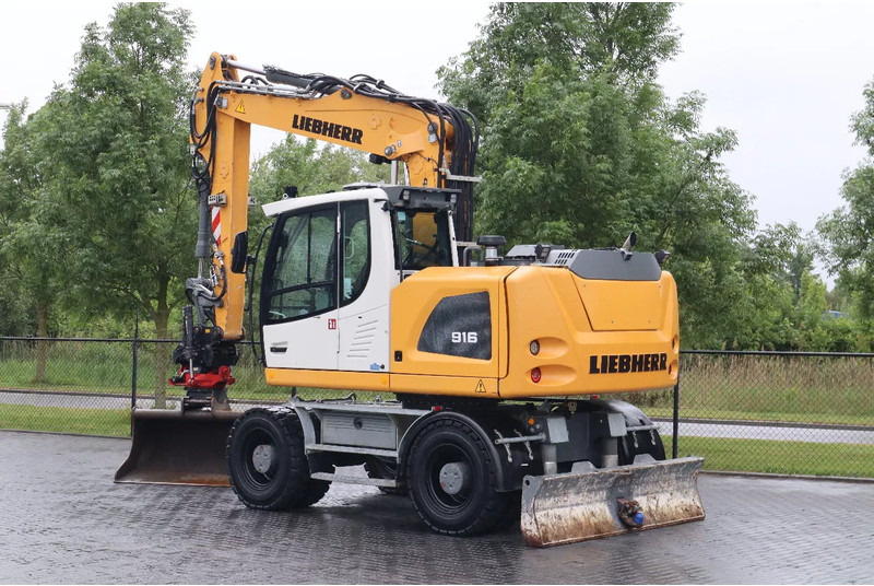Liebherr A916 LITRONIC | ROTOTILT | BUCKET | DOZERBLADE - Wheel excavator: picture 3 Liebherr A916 LITRONIC | ROTOTILT | BUCKET | DOZERBLADE - Wheel excavator: picture 3