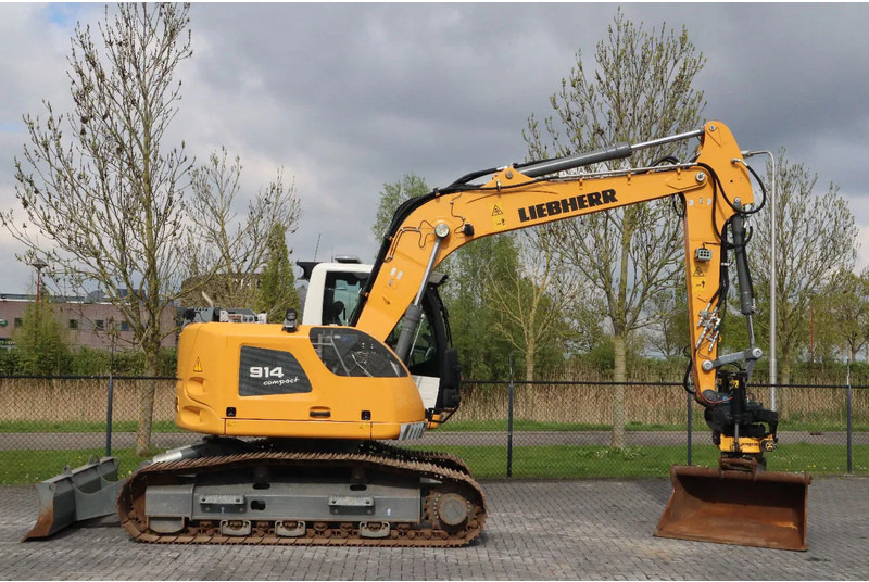 Liebherr R914 COMPACT S | ROTOTILT | 3X BUCKET | DOZERBLADE - Crawler excavator: picture 4 Liebherr R914 COMPACT S | ROTOTILT | 3X BUCKET | DOZERBLADE - Crawler excavator: picture 4