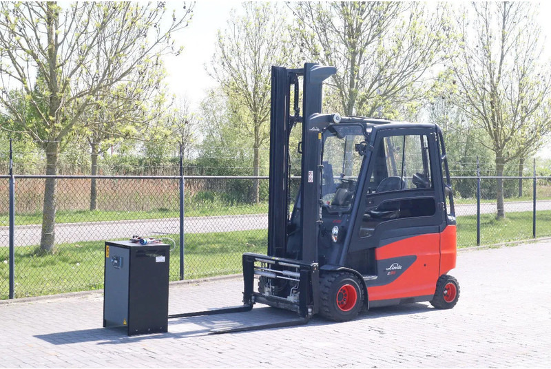 Linde E35 HL-01 | SIDESHIFT | POSITIONERS | LOW HOURS - Electric forklift: picture 2 Linde E35 HL-01 | SIDESHIFT | POSITIONERS | LOW HOURS - Electric forklift: picture 2